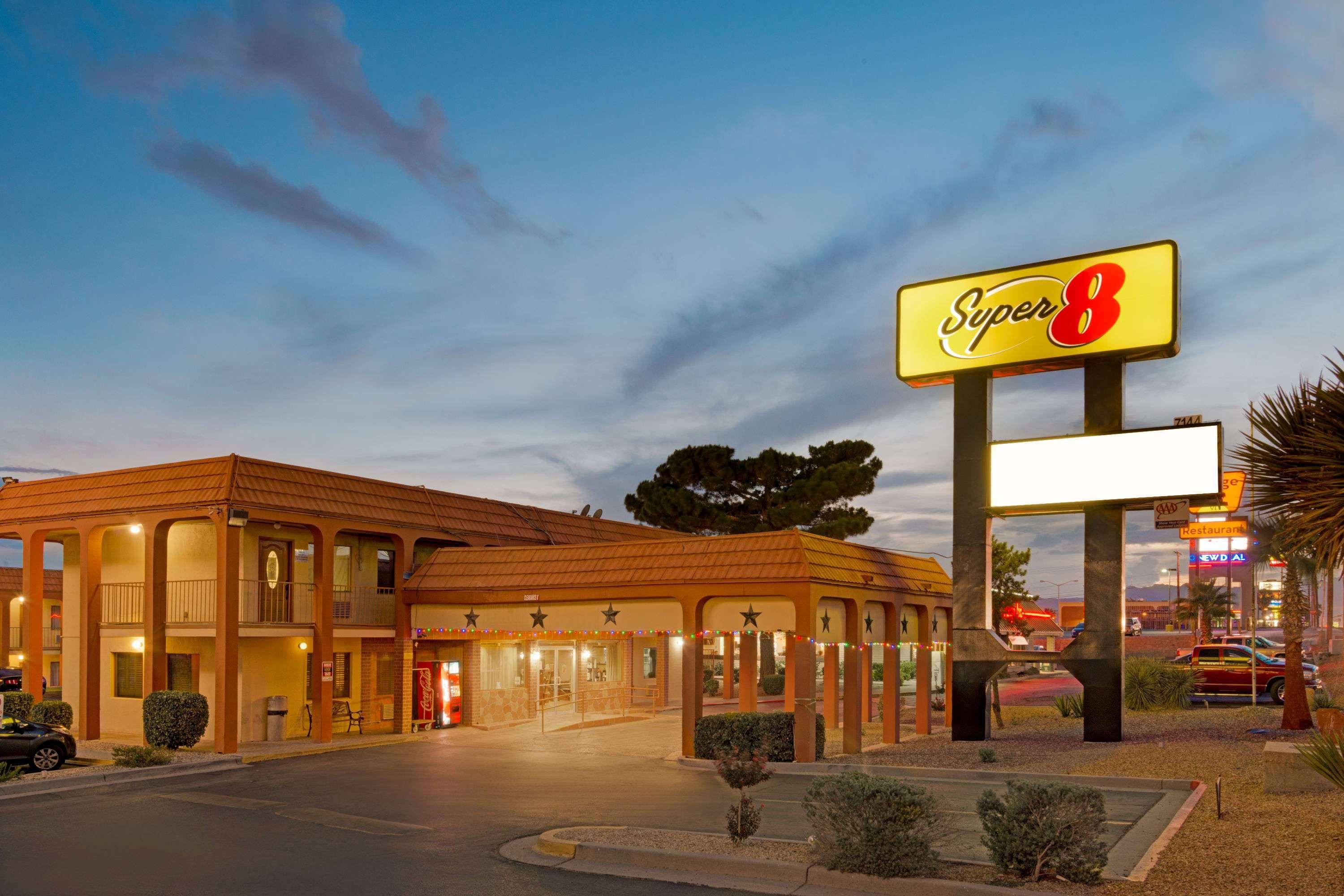 Super 8 By Wyndham El Paso Airport Hotel Exterior photo